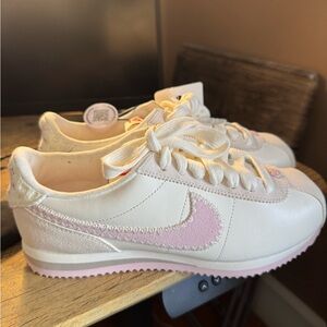 New Nike(WMNS) Nike Cortez 'Valentine's Day' 2025 authenticated  sz 8 ❤️❤️❤️